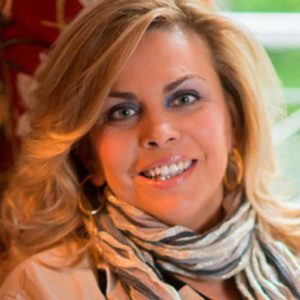 Mónica Deza es miembro del claustro de Next International Business School